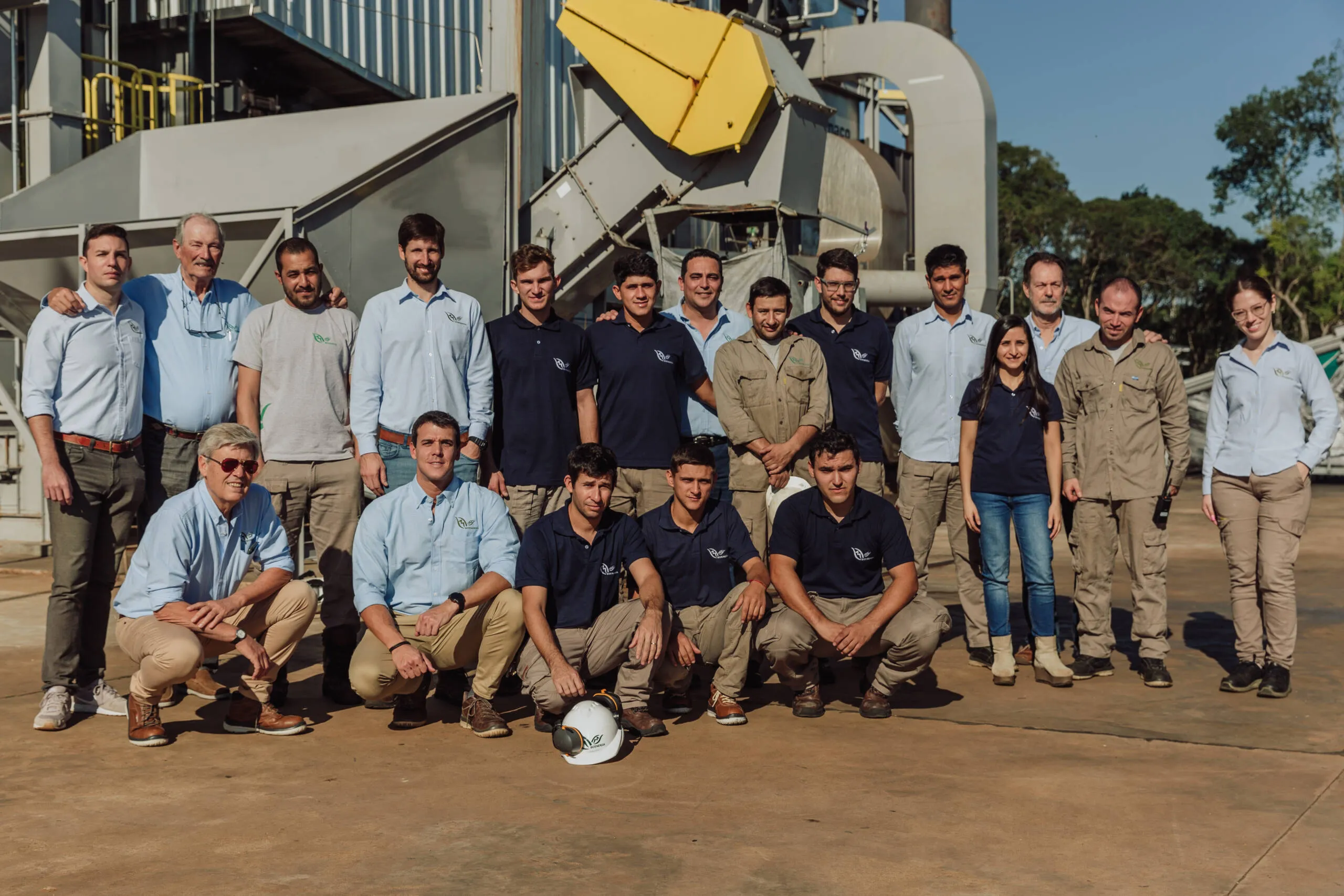 Integrantes del equipo de M&M Bioenergía en la planta