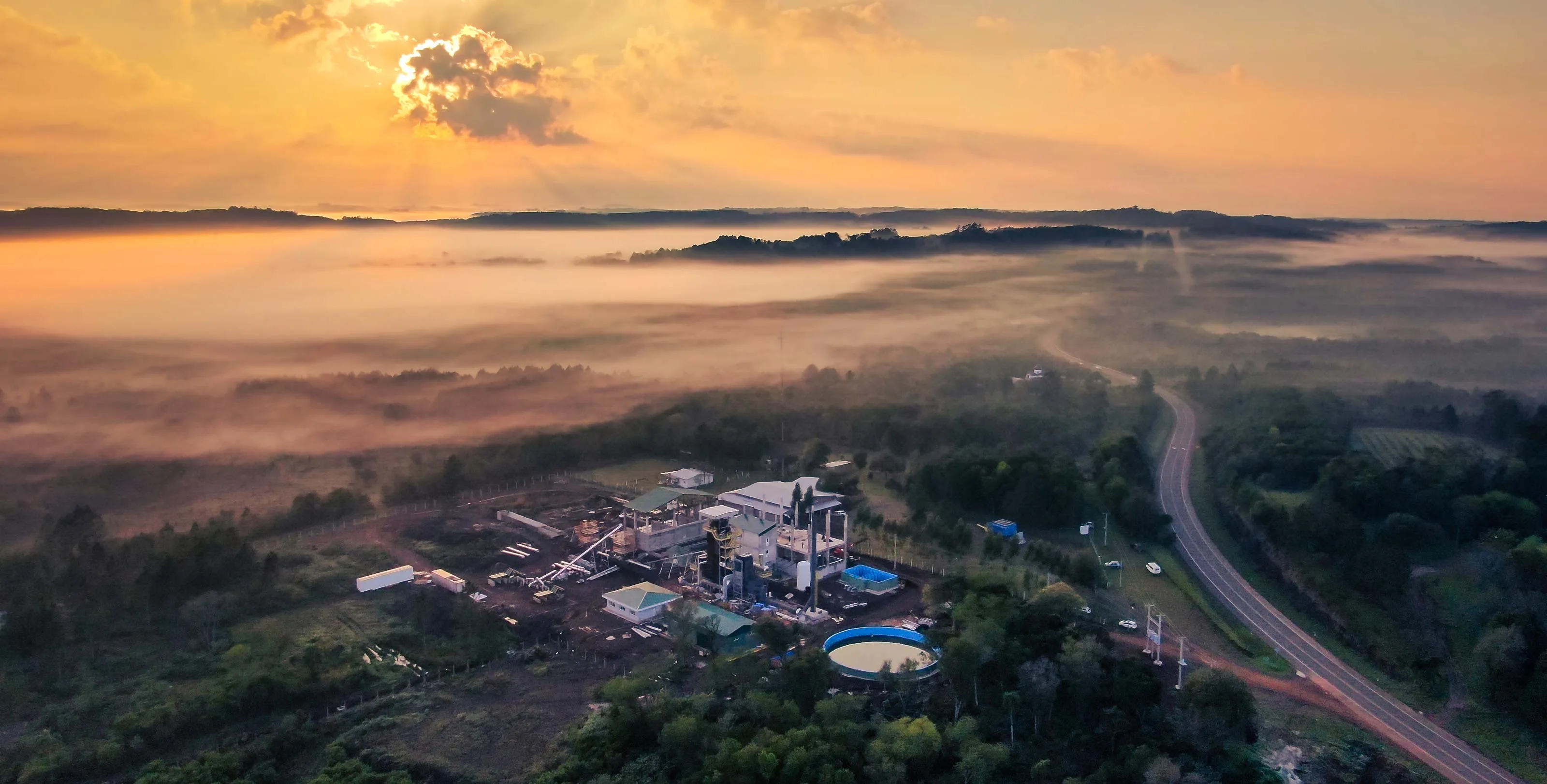 Vista aérea de la planta al amanecer